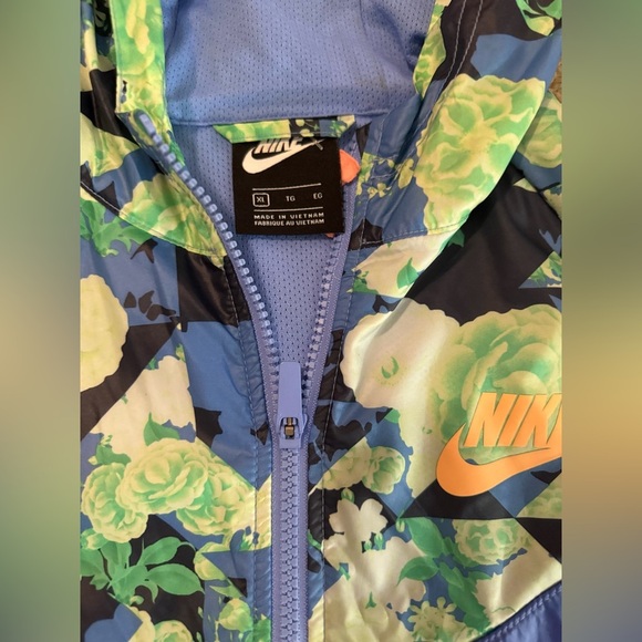 Nike Sportswear Wind Runner Girl's Graphic Floral Jacket Size XL - Picture 9 of 12
